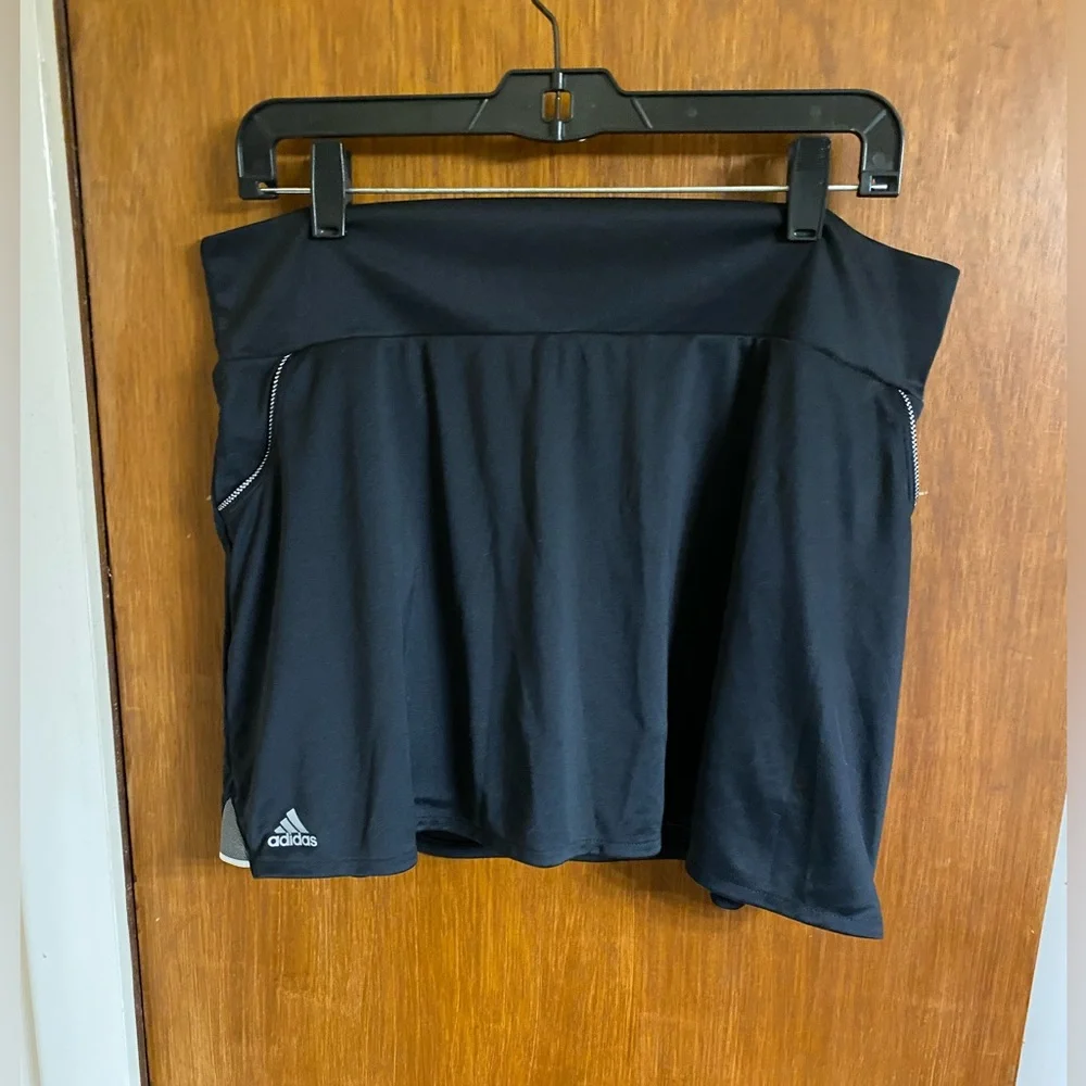 Ladies black Adidas tennis skort in EUC size XL - Picture 1 of 13